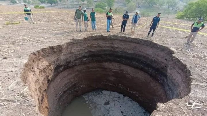 Aparece un megasocavón que causa alerta en la comunidad de Ahuatepec, Guerrero
