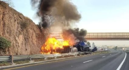 Caos en Arco Norte por choque de camiones en Atlacomulco: Incendio cierra la vialidad