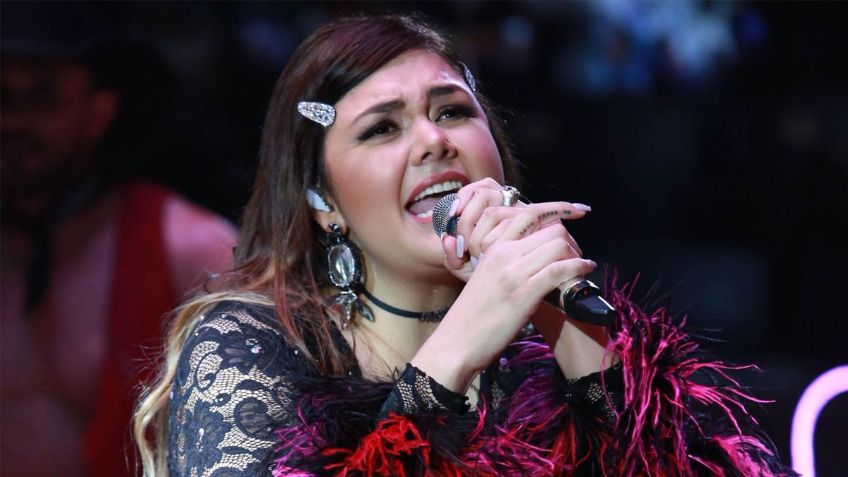 VIDEO: Yuridia hace chiste sobre polémica Nodal y Ángela en pleno concierto