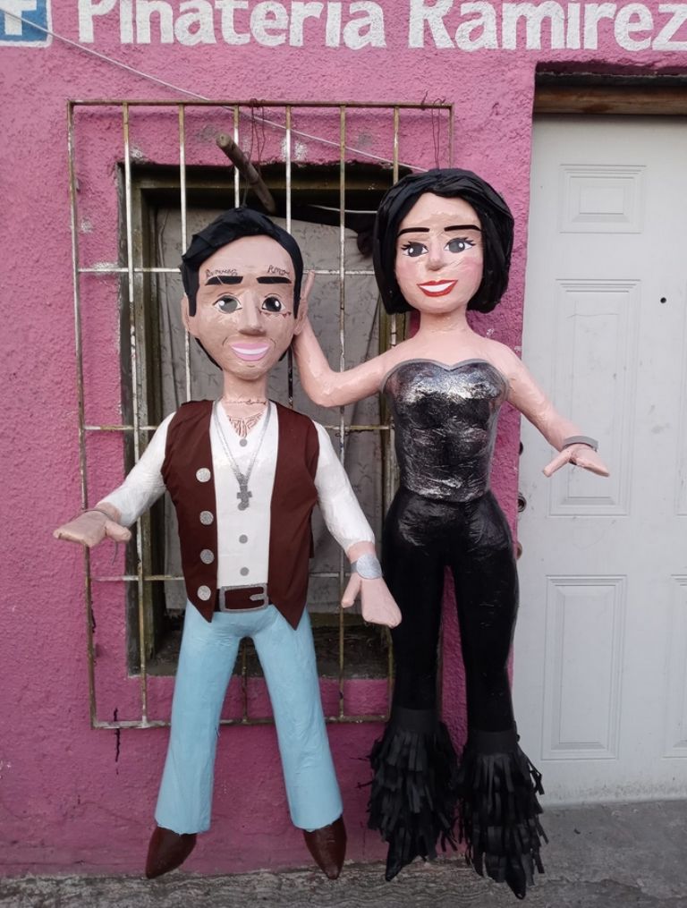 Piñata de Christian Nodal y Ángela Aguilar 