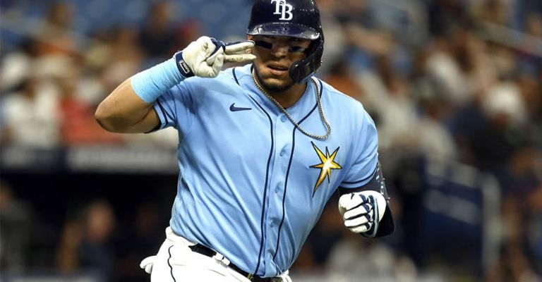 El mexicano Isaac Paredes está en la pelea por asistir al clásico