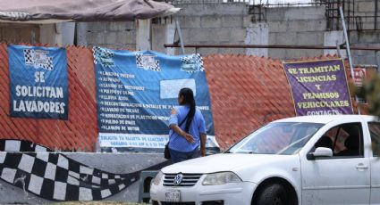 Sicarios en motocicleta ejecutan a balazos a mujer en autolavado de Toluca