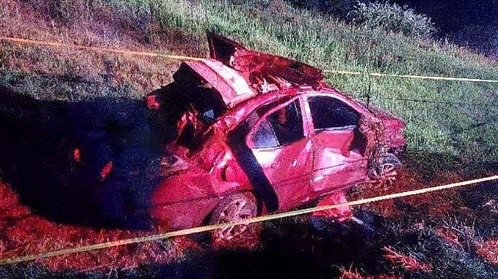 Muere bebé de 2 meses y adolescente tras volcadura de vehículo en carretera de Puebla