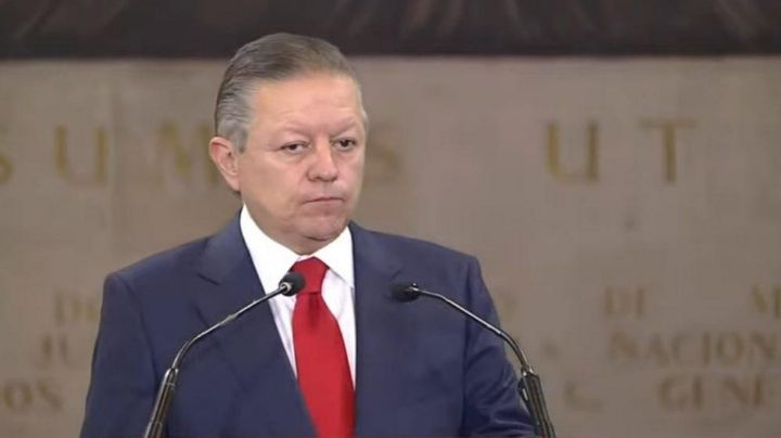 Ciudadanos increpan a Arturo Zaldívar tras su votación y lo llaman "traidor" y "vendido"