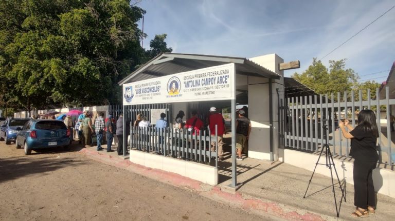 Decenas de cajemenses esperan emitir su voto en las Elecciones 2024. Foto: Twitter