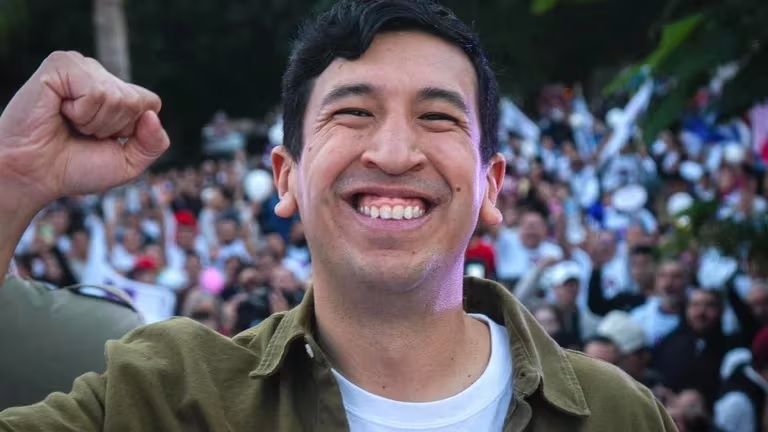 "Traidor": Pedro Kumamoto Recibe Rechiflas al Acudir a Votar