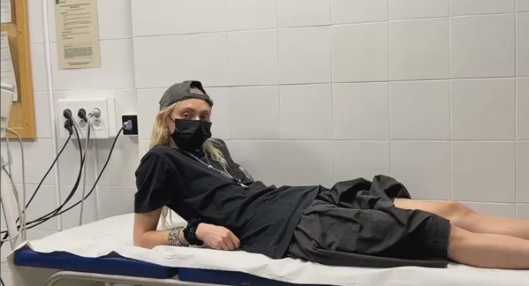 Taylor Momsen es mordida por murciélago