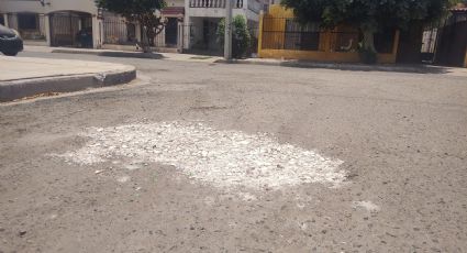 Ciudad Obregón: Ciudadanos siguen tapando los baches con escombros