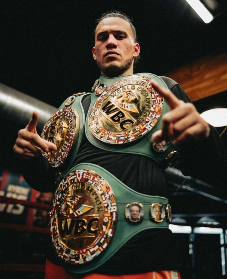 Benavidez ya estaría en la mira del Canelo