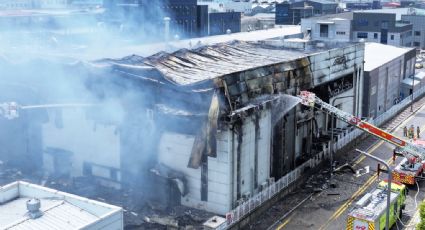 Mueren 22 empleados temporales tras FUERTE incendio en planta de baterías en Corea del Sur