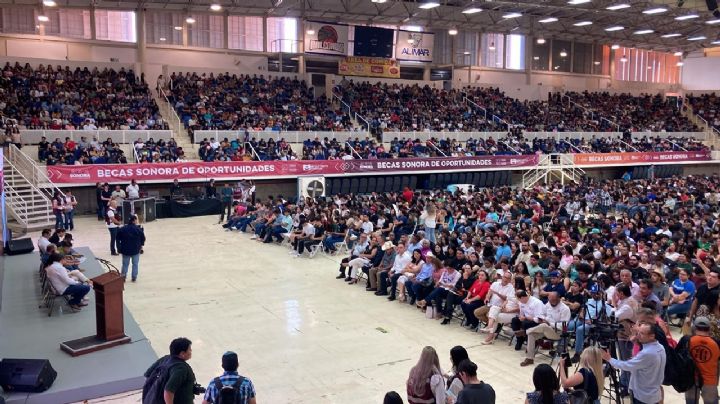 Durazo Montaño entrega Becas Sonora de Oportunidades en Cajeme, Sonora