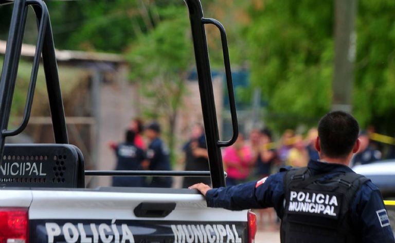 Mujer persigue a los captores de su marido 