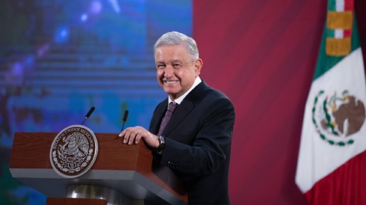 AMLO compara relevancia entre Sheinbaum y Xóchitl; informa que PAN sólo arrasó en 1 estado