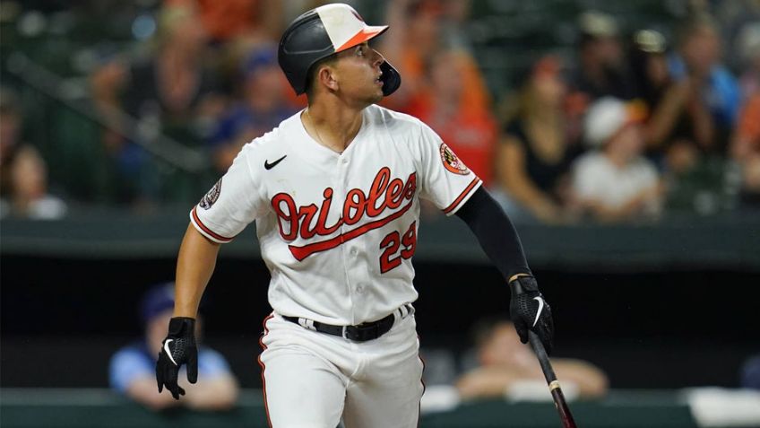 ¡Se va pa' la calle! Ramón Urías contribuye al triunfo de los Oriols ante Blue Jays