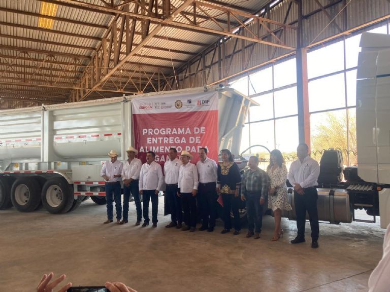 Donación de camión de volteo para ganaderos de Sonora