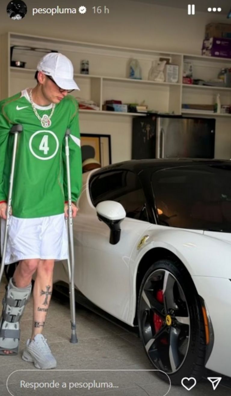 Peso Pluma sufre una fractura 