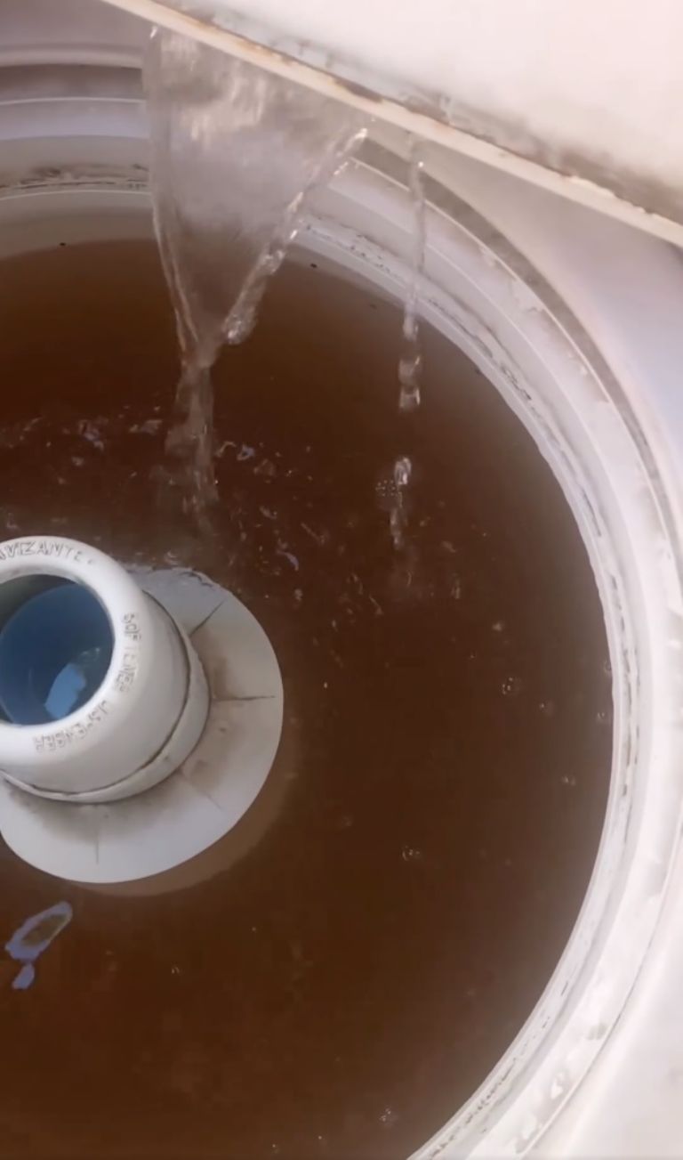 Amas de casa denunciaron estar recibiendo agua sucia en Álamos