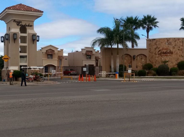 Balean a una pareja en California Residencial