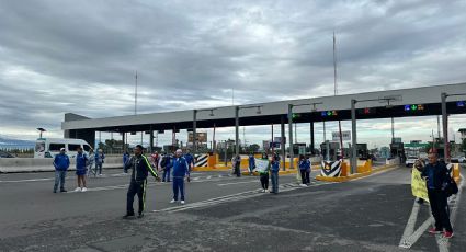 Maestros bloquean autopista México-Pachuca; toman caseta de San Cristóbal, exigen aumento