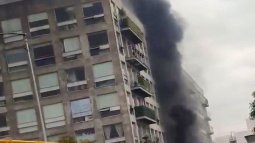 Incendio en Circuito Interior genera caos en Azcapotzalco; bomberos trabajan en la zona