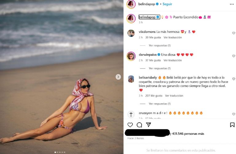 Belinda posó desde Puerto Escondido con un bikini en tonos fucsia, naranjas y azules