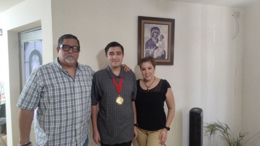 Ángel Rubén, campeón nacional en matematicas suma un logró más en su futuro