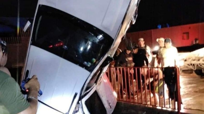 7 estudiantes mueren ahogados al hundirse su camioneta en Coatzacoalcos, Veracruz