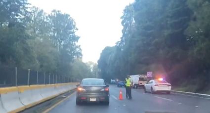 VIDEO: Caos en la autopista México-Cuernavaca tras fuerte volcadura; dos carriles cerrados