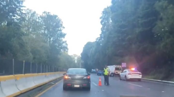 VIDEO: Caos en la autopista México-Cuernavaca tras fuerte volcadura; dos carriles cerrados