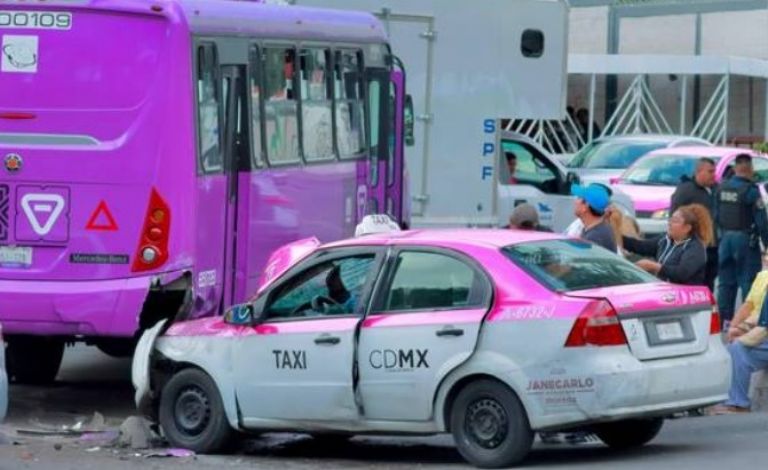 Taxi se estrella contra camión en la GAM