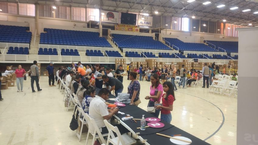 Entrega de uniformes escolares de educación básica da inicio en Ciudad Obregón