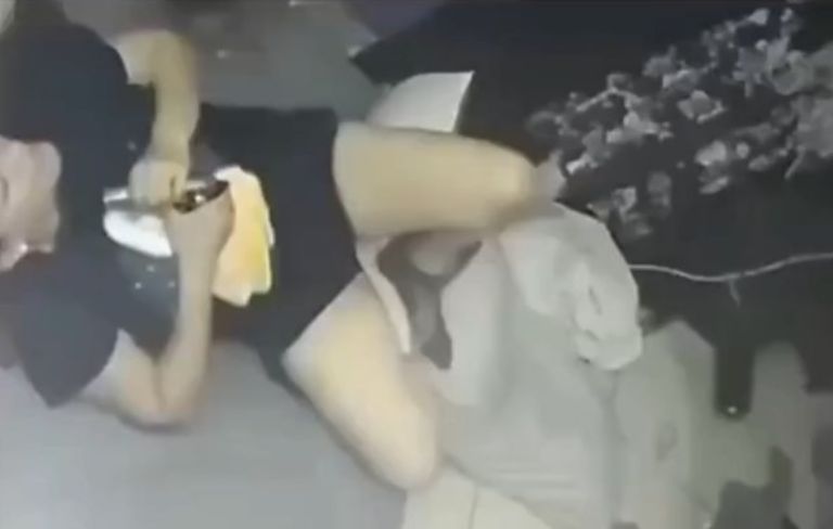 Mujer se dispara en la cabeza