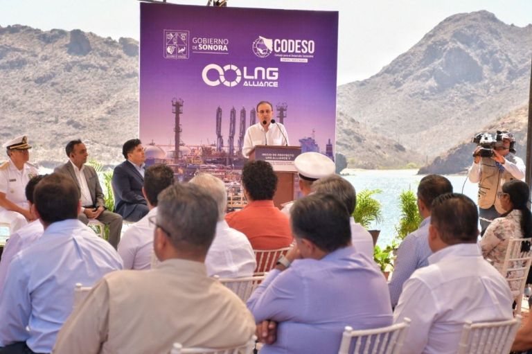 El gobernador Alfonso Durazo durante su visita a Guaymas