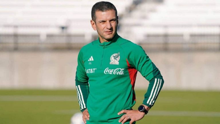 Lozano da la cara tras su despido como técnico del Tri