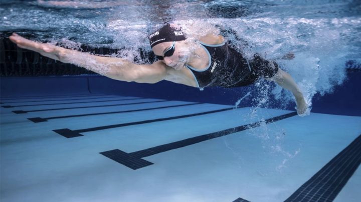 Los trajes de baño en París 2024, prometen una batalla dentro y fuera del agua
