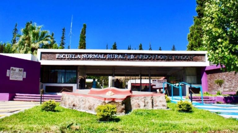 Los estudiantes tendrán que saldar la deuda de 300 mil pesos