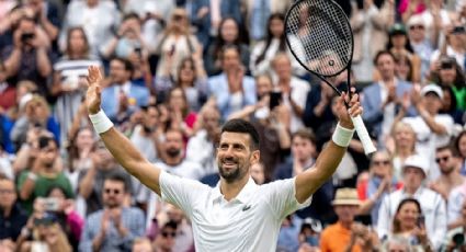 Djokovic tiene triunfal inicio en Wimbledon, y sueña con hacer historia