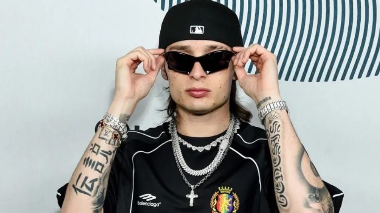 Peso Pluma sufre robo en pleno concierto