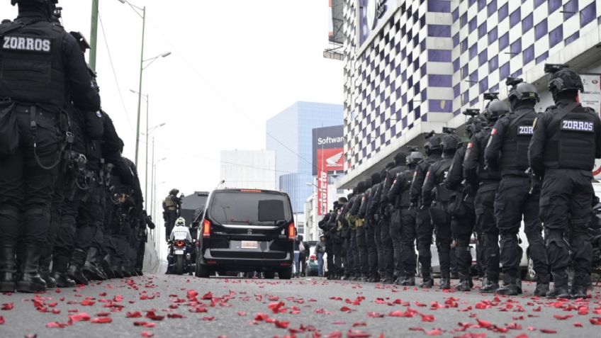 VIDEO: Llueven pétalos de rosas en FUNERAL de Milton Morales, asesinado en Edomex