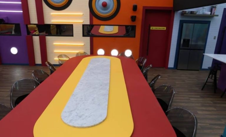 El comedor cuenta con 14 asientos