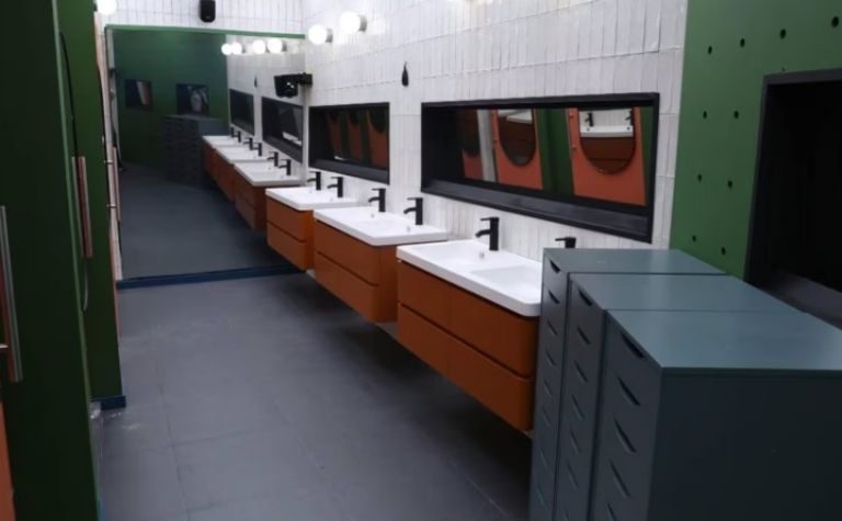 Las cámaras de los baños sólo se activan si entran más de dos personas