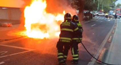 VIDEO: Camioneta se incendia en Xola y provoca fuerte movilización policiaca