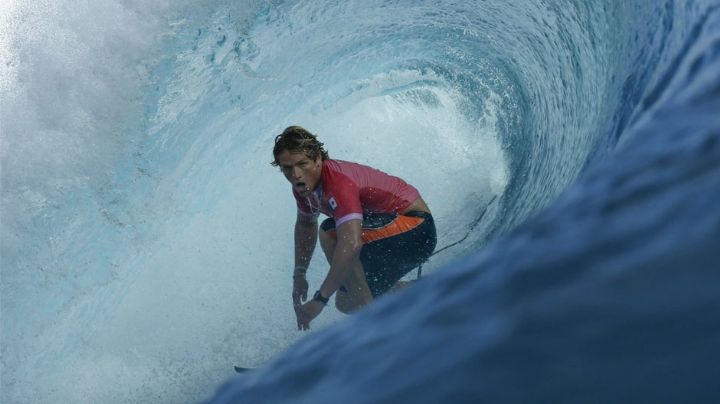 El sueño continúa; Alan Cleland avanza a Octavos de Final del Surf olímpico
