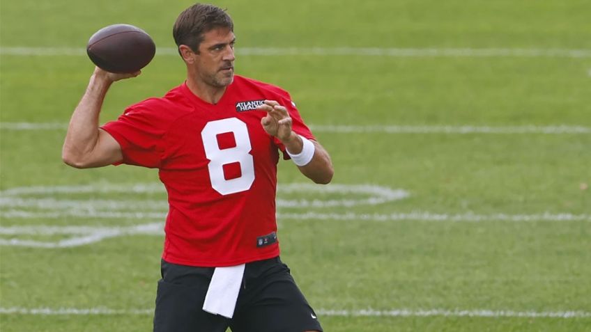 A cuidarlo; Aaron Rodgers podría 'aterrizar' hasta la jornada inaugural de la NFL