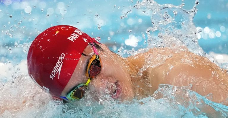 El nadador chino quebró su propia marca