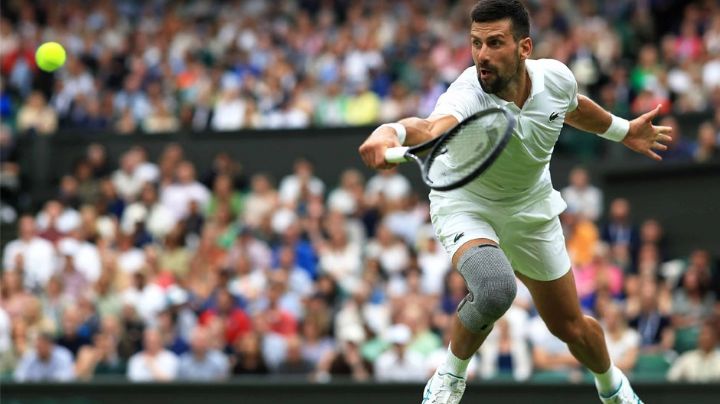 Djokovic batalla, pero gana en la segunda ronda y avanza en el torneo de Wimbledon