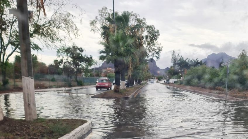 Lluvias exhiben precario sistema de drenaje en colonias de Guaymas; CEA atiende fugas 