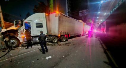 Fuerte accidente en San Pedro de los Pinos: Tráiler se impacta contra construcción