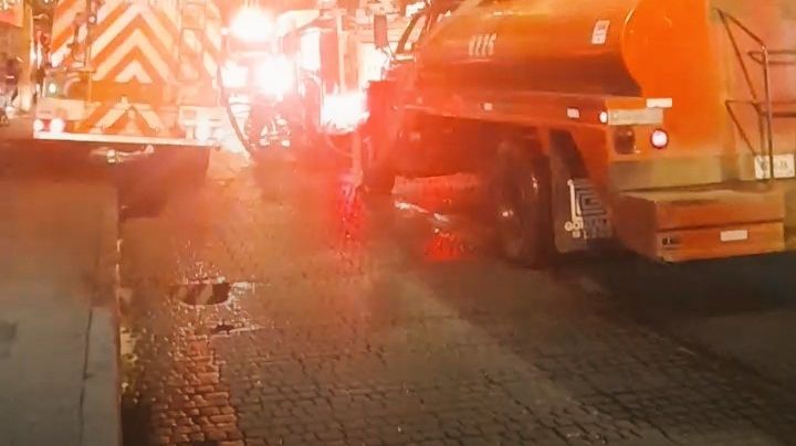 Saldo blanco tras fuerte incendio en bodega del Centro Histórico, en CDMX