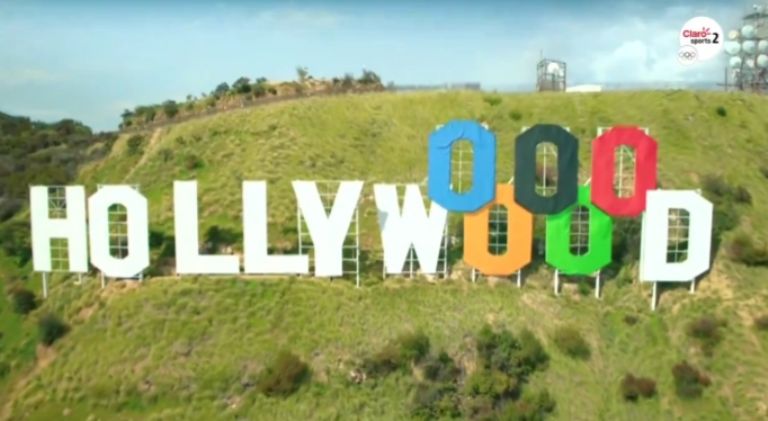 Tom Cruise fue el encargado de llevar la bandera a Los Ángeles, próxima sede de Los Juegos Olímpicos